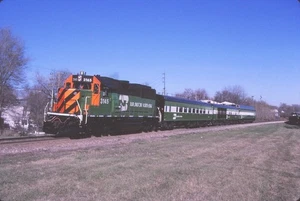 BN 3145 GP50 & BUSINESS TRAIN @ OMAHA, NE 1987 35MM SLIDE - Bild 1 von 1