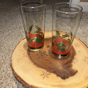 Vintage Libbey set Of 2 Holly & Berries Flat Bottomed Glasses  - Picture 1 of 4