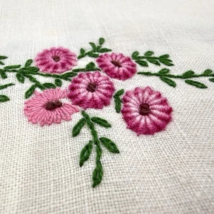 Vintage Handarbeit 3D Nadelspitze Leinen Tischdecke 49x45 Creme/Rosa Grün Blumen - Bild 1 von 16