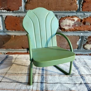 Silla de césped para muñeca MCM concha de almeja respaldo festoneado porche silla de metal verde  - Imagen 1 de 10