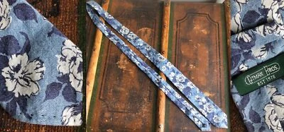 全新无标签 GITMAN BROS 紧身领带 美国制造 100% 棉花蓝色白色花卉 — 第 1/4 张图片