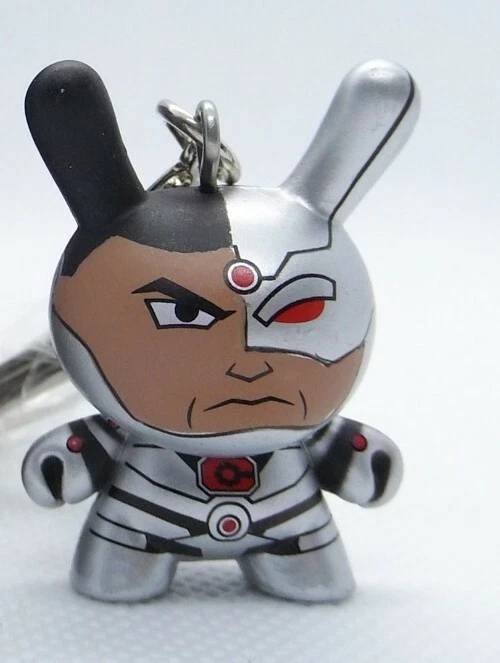 Kidrobot - Cyborg 1/24 - DC Comics Justice League Dunny Keychain 1.5" - Image 1 of 4