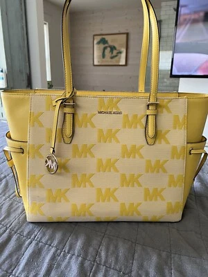 MICHAEL KORS GILLY LG DRAWSTRING TOTE SHOULDER BAG MK LOGO GOLDEN YELLOW NWT 558 - Image 1 of 4