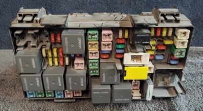 Dodge Grand Caravan 2009 bahía de motor relé caja de fusibles módulo multifunción Foto 1 de 4