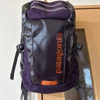 Mochila Patagonia Agujero Negro 25L Púrpura Naranja Senderismo Exterior Usada Foto 1 de 4