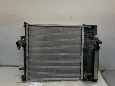 Radiador compatível com 91-99 BMW 318i 1405238 - Imagem 1 de 4