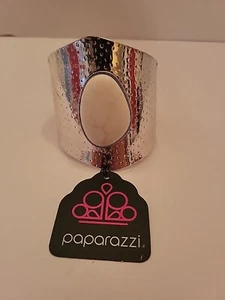 Paparazzi FREIZEIT CANYONEER WEISS MANSCHETTE Armband - Bild 1 von 3