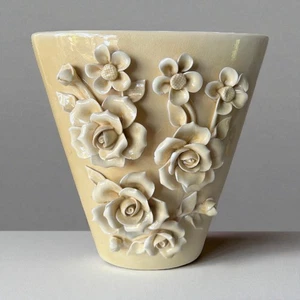 Vintage Godinger Floral Vase – Pale Yellow Ceramic Vase with 3D Flowers - Picture 1 of 10