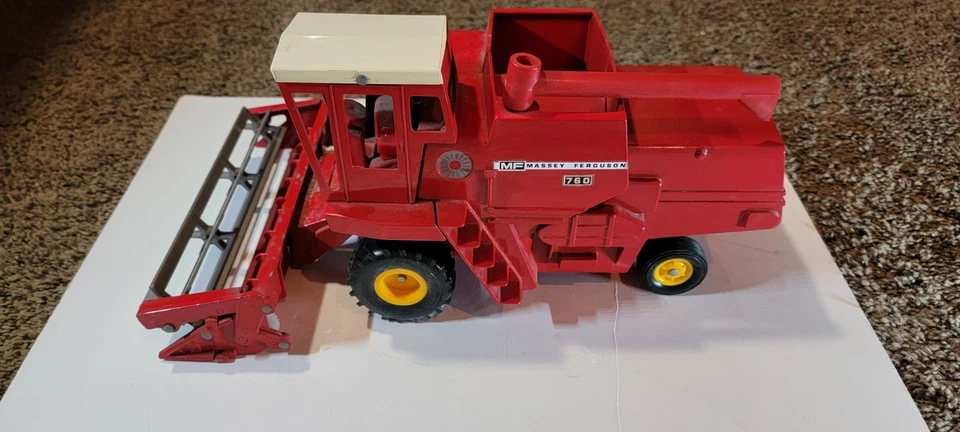 Vintage 1973 Ertl 1:20 Massey Ferguson 760 Combine Yellow Rim Circle Air Intake - Image 1 of 4