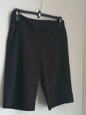 Pantalones cortos a rayas negros, marrones y blancos BCX para mujer Foto 1 de 4
