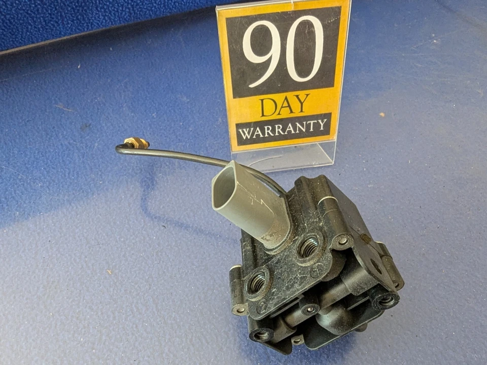 08-14 BMW X6 (E71) BLOCO DE VÁLVULA DE CONTROLE DE PRESSÃO SUSPENSÃO A AR 37206789937 - Imagem 1 de 4