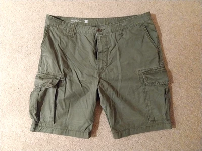 MENS M&S CARGO SHORTS SIZE XL - Image 1 of 2