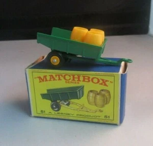 Vintage 'Matchbox' Tipping Trailer No 51 with all 3 Barrels In Original Box - Picture 1 of 9