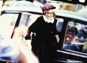 PRINCESS DIANA - "Royal visit to Wales" - Original Vintage 35mm Slide - 1981 - Picture 1 of 2
