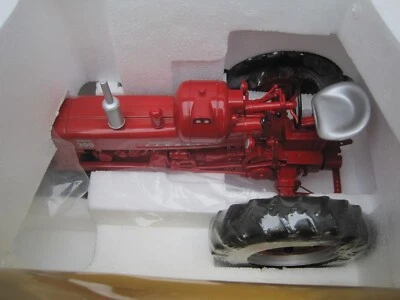 SpecCast 1/16 International Harvester Farmall 300 LP Gas Tractor Narrow Front - Image 1 of 4