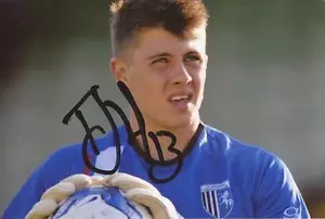 GILLINGHAM: TOM HADLER SIGNED 6x4 ACTION PHOTO+COA - Bild 1 von 1
