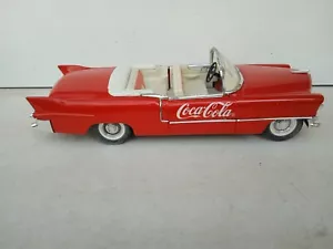 MODELLINO AUTO CADILLAC ELDORADO 1955 COCA COLA CABRIOLET ROSSA 1/21.5 - Foto 1 di 5