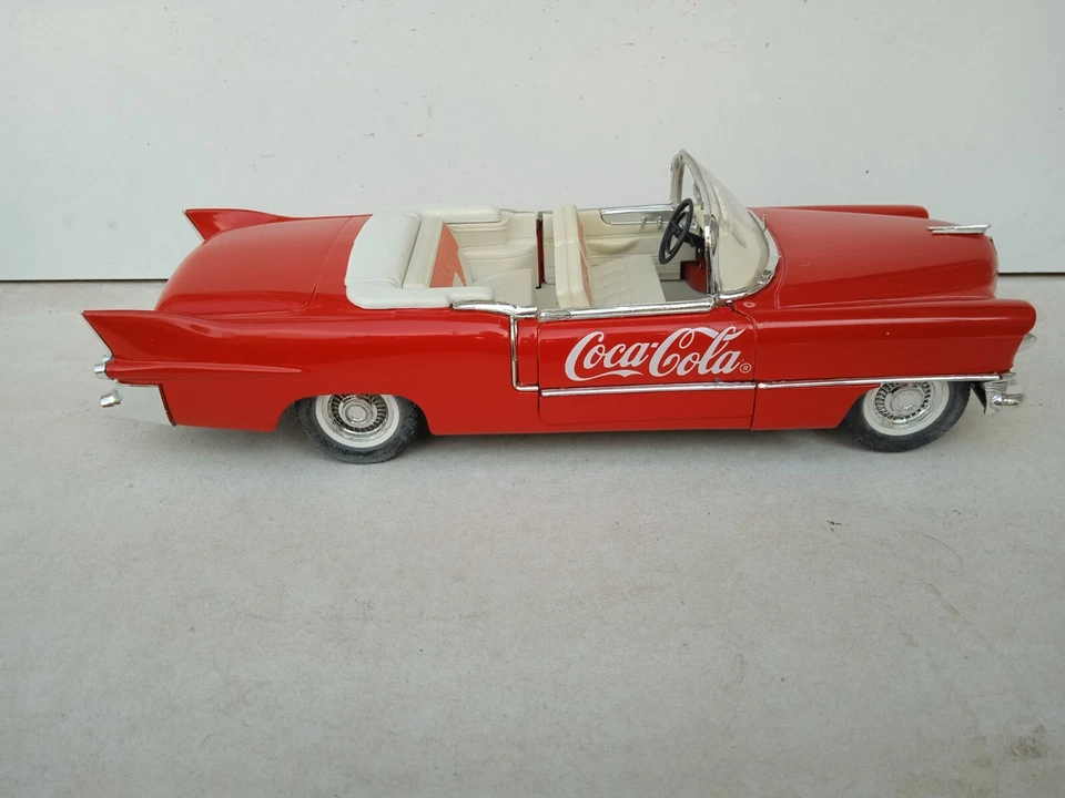MODELLINO AUTO CADILLAC ELDORADO 1955 COCA COLA CABRIOLET ROSSA 1/21.5 - Immagine 1 di 4