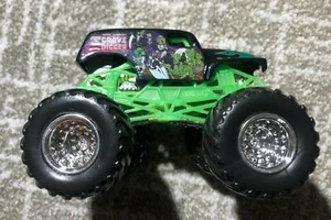 Hot Wheels Monster Jam "GRAVE DIGGER" Under Coverz REAPER - RARE - Picture 1 of 6