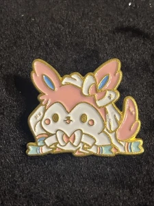Pokémon Silveón Pin Esmalte Personalizado Hecho a Mano - Imagen 1 de 10