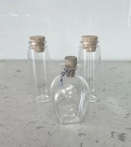 3 Stück kleine Glasfläschchen Minifläschen mit Korken dünnwandig gebraucht - Bild 1 von 3