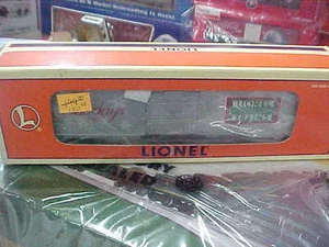LIONEL,,,,# 16776,,,,,HOLIDAY BOXCAR WITH RAILSOUNDS - Picture 1 of 1