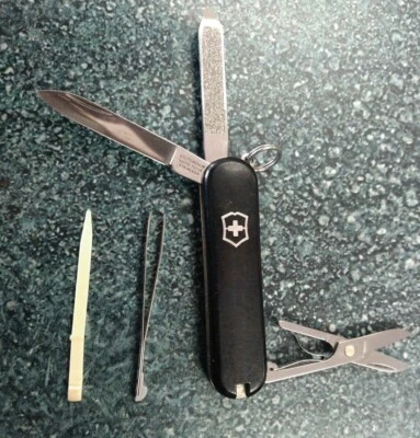 Canivete Victorinox Swiss Army 58mm clássico SD preto - Imagem 1 de 4