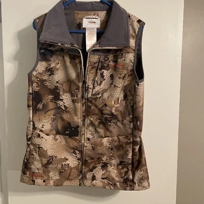 Women’s Size Large Sitka Gear Optifade Waterfowl Marsh Dakota Vest - Image 1 of 4