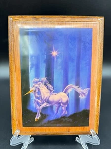 1985 Einhorn im Wald von Sue Dawe lackiertes Holz Wandbild 6 1/2" x 8 1/2" - Bild 1 von 10