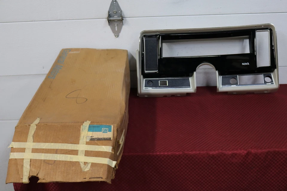 1973 1974 73 74 CHEVROLET NOVA NOS PAINEL DE INSTRUMENTOS MOLDURA GM 332206 - Imagem 1 de 4