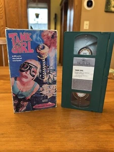 Tank Girl (VHS/VCR Tape, 1995) Lori Petty Naomi Watts Sci-Fi Action Cult Classic - Bild 1 von 8