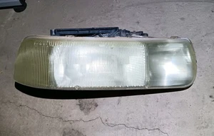2000-2006 Suburban Tahoe 1999-2002 Silverado Passenger Side Headlight OEM - Picture 1 of 4