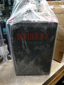 (((SIDESHOW COLLECTIBLES BEETLEJUICE TOMBSTONE 1/6TH SCALE FIGURE))) - Picture 1 of 4