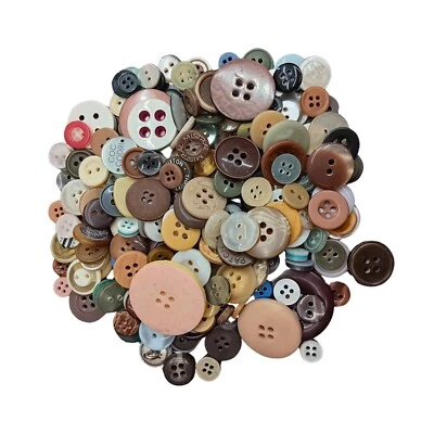 100g Mixed buttons  Assorted sizes, Colours, Arts and Craft supplies Card Making - Image 1 of 4