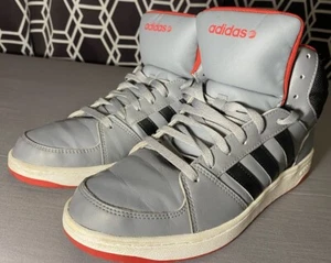Adidas NEO Herren Hoops Mode Sneaker, Grau/Schwarz/Power Red 0,10 1/2 Gebraucht - Bild 1 von 8