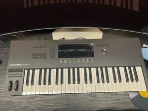 native instruments komplete kontrol s49 mk3 - Picture 1 of 4