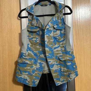 G.I.L.I. Size 4 Camo vest with ribbed sides pockets and zipper stitching detail - Picture 1 of 10