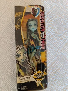 Monster High Frankie Stein Gloom Beach 2015 NIB Daughter Of Frankenstein NRFB - Picture 1 of 6