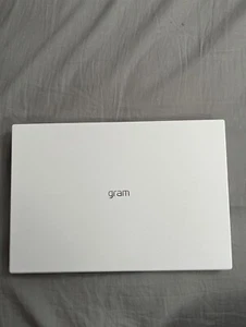 LG Gram 14" 11 Gen Intel i5 Hard Disk 256 GB Ram 8GB Windows 11 - Picture 1 of 8