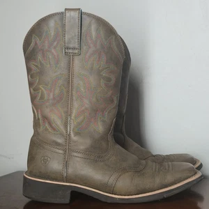 Botas vaqueras Ariat Delilah punta cuadrada ancha para mujer 9B-marrón 10018676 - Imagen 1 de 8