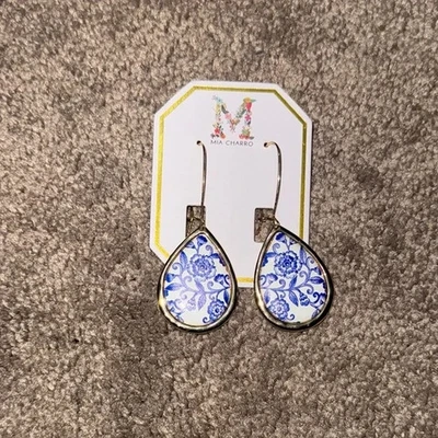 Pendientes lágrima de porcelana floral azul Mia Charro Foto 1 de 3