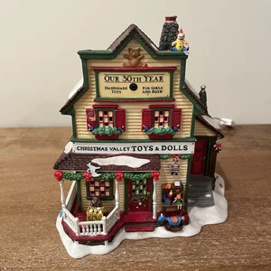 Dept 56 New England Christmas Valley Toys & Dolls 56677 beleuchtetes Haus funktioniert LESEN - Bild 1 von 14
