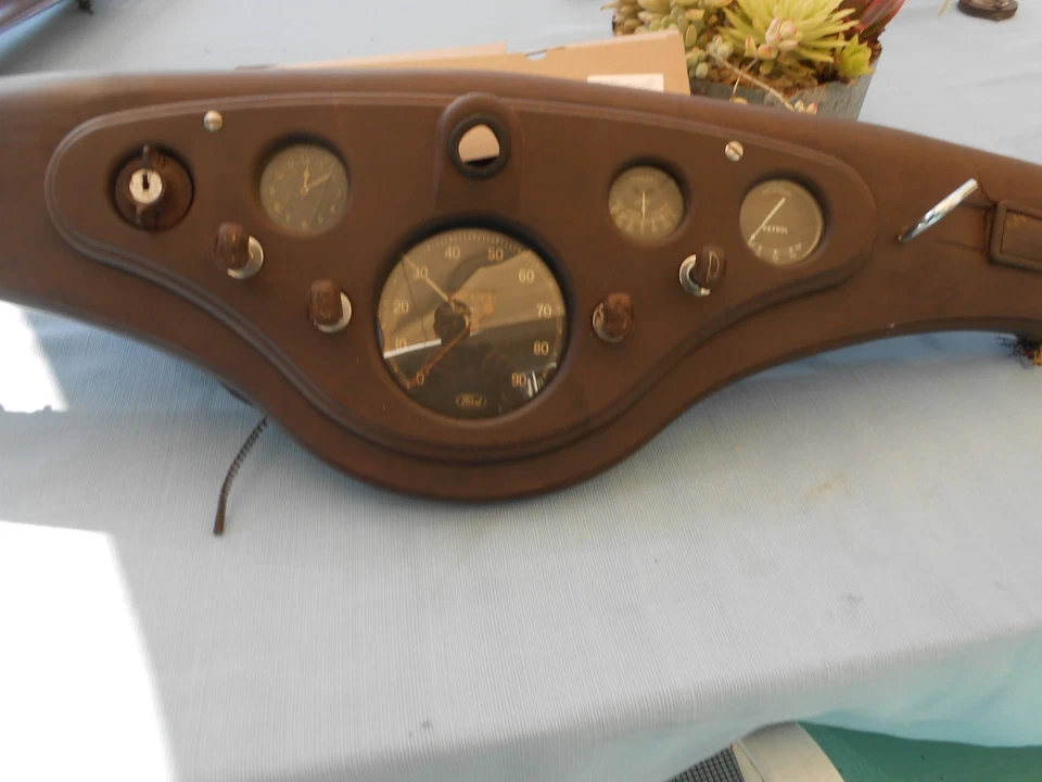 Painel de instrumentos Ford Prefect 194 E93A. Material de baquelite. Hot Rod? - Imagem 1 de 4