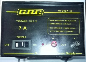 Alimentatore stabilizzato GBC mod. NT-0087-10 13,5 v 7 a max per apparati C.B. - Zdjęcie 1 z 3