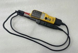 Nur 1 Stück Fluke T150 VDE oder Fluke T150 /Funktion intakt, Optik defekt/ - Bild 1 von 6