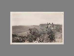 Foto de la Primera Guerra Mundial de tres militares de la Marina de los Estados Unidos en la ladera - Imagen 1 de 2