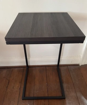 Mesa Sauder C 15,5” X 15,5” X 26” Foto 1 de 4