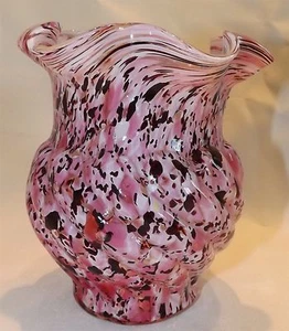 Jarrón de vidrio artístico Murrhina Spatterware con Pontil rosa y negro - Imagen 1 de 4