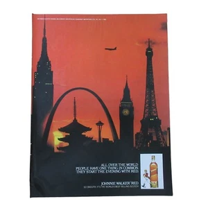 Whisky escocés rojo Johnnie Walker 1982 - Anuncio impreso vintage - Imagen 1 de 3