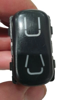 Interruttore alzavetro posteriore Mercedes-Benz W414 Vaneo 4145450707 - Immagine 1 di 3